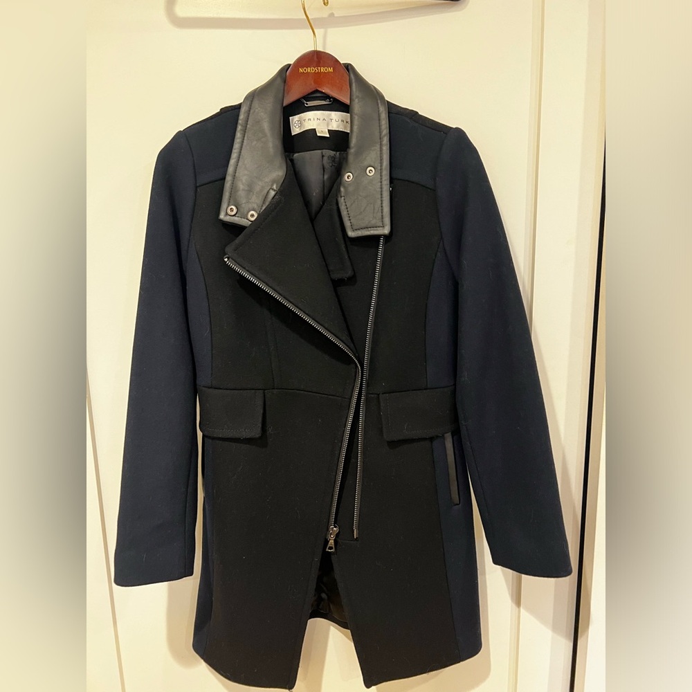 Women’s sz 2 Trina Turk black/navy peacoat in great condition with trim.